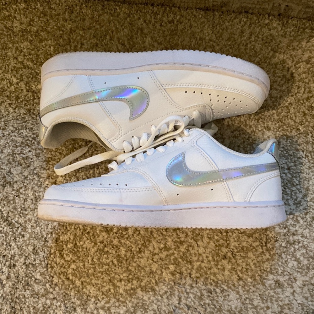 Nike Women's Court Vision Low Sneaker (Nike air forces)